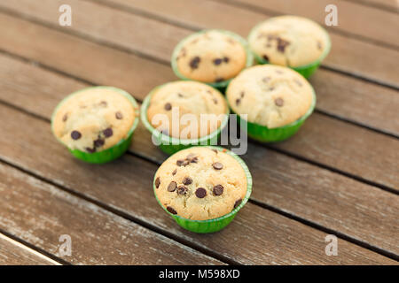 Muffin fatti in casa con prodotti naturali. Inquadratura orizzontale con luce naturale. Foto Stock