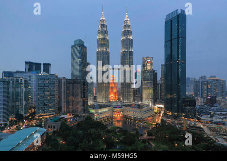 Kuala Lumpur, Malesia, 24 Gennaio 2018: Cityscape di Kuala Lumpur al tramonto con torri Petronas Foto Stock