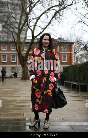 Londra, Grossbritannien. 19 Feb, 2018. Charlotte Whitehead frequentando il Christopher Kane pista visualizza durante la London Fashion Week - Feb 19, 2018 - Credit: Pista Manhattan/Valentina Ranieri ***per solo uso editoriale*** | Verwendung weltweit/dpa/Alamy Live News Foto Stock