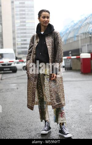 Londra, Grossbritannien. 19 Feb, 2018. Fenn O'Meally frequentando il Marques Almeida pista visualizza durante la London Fashion Week - Feb 19, 2018 - Credit: Pista Manhattan/Valentina Ranieri ***per solo uso editoriale*** | Verwendung weltweit/dpa/Alamy Live News Foto Stock