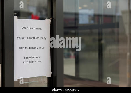 Londra, Regno Unito. Il 21 febbraio, 2018. KFC fast food è costretto a chiudere non causa problemi di consegna in tutta la UK Credit: goccia di inchiostro/Alamy Live News Foto Stock