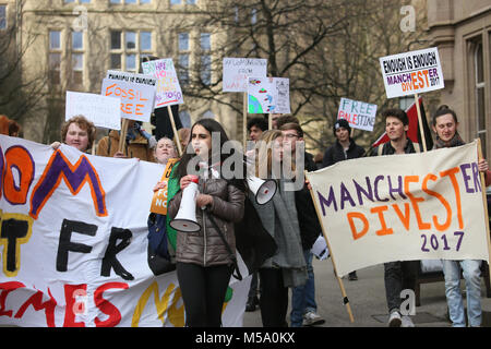 Manchester, Regno Unito. Il 21 febbraio, 2018. Gli studenti protestano chiamando per l'Università di Manchester a cedere da investimenti in Israele, Università di Manchester, Manchester, xx febbraio, 2018 (C)Barbara Cook/Alamy Live News Credito: Barbara Cook/Alamy Live News Foto Stock