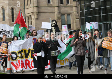 Manchester, Regno Unito. Il 21 febbraio, 2018. Gli studenti protestano chiamando per l'Università di Manchester a cedere da investimenti in Israele, Università di Manchester, Manchester, xx febbraio, 2018 (C)Barbara Cook/Alamy Live News Credito: Barbara Cook/Alamy Live News Foto Stock