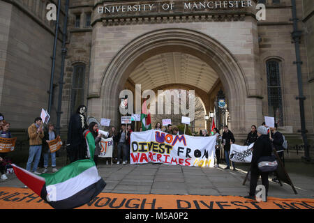 Manchester, Regno Unito. Il 21 febbraio, 2018. Gli studenti protestano chiamando per l'Università di Manchester a cedere da investimenti in Israele, Università di Manchester, Manchester, xx febbraio, 2018 (C)Barbara Cook/Alamy Live News Credito: Barbara Cook/Alamy Live News Foto Stock