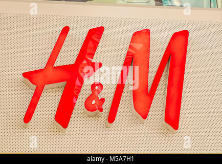 H&M negozio logo segno, REGNO UNITO Foto Stock