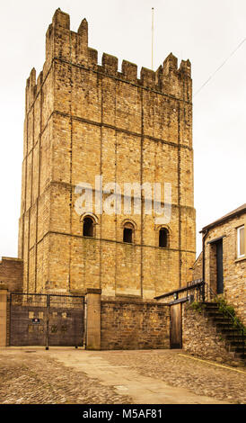 Una vista del Castello di Richmond North Yorkshire dal lato del ourtside le mura del castello Foto Stock