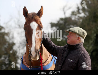 Trainer Colin Tizzard in formato nativo di fiume durante la visita di stabile a Colin Tizzard's yard a Milborne Port, Somerset. Foto Stock