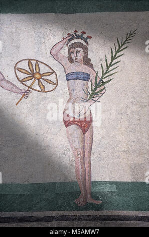 Mosaico dettaglio fron la Sala delle dieci ragazze Bikini, camera n. 30, dall'ambulacro della grande caccia, la camera No 28, presso la Villa Romana del Casale wh Foto Stock