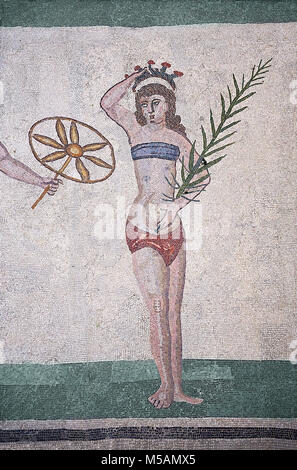 Mosaico dettaglio fron la Sala delle dieci ragazze Bikini, camera n. 30, dall'ambulacro della grande caccia, la camera No 28, presso la Villa Romana del Casale wh Foto Stock