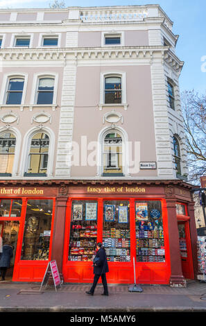 "Fancy That of London", un negozio di articoli da regalo e souvenir / store, Great Russell Street (all'angolo di Via Museo), Bloomsbury, Londra WC1B, Inghilterra, Regno Unito. Foto Stock