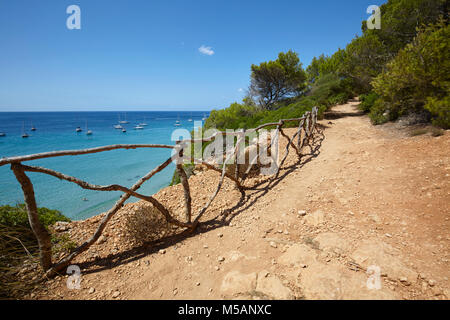 Vista in elevazione della Playa de Binigaus di Minorca,Isole Baleari, Spagna Foto Stock