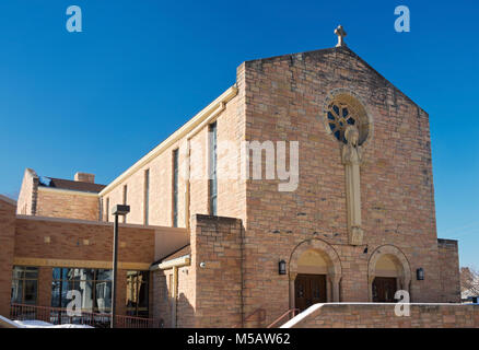 La navata e il nartece esterno e doppi ingressi della porta nella zona ovest di Saint Paul Minnesota Foto Stock