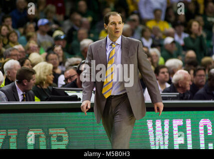 Waco, Texas, Stati Uniti d'America. Xvii Feb, 2018. Baylor Bears head coach Scott ha richiamato la seconda metà della NCAA pallacanestro tra il Texas Tech Red Raiders e Baylor porta al centro di Ferrell a Waco, Texas. Matthew Lynch/CSM/Alamy Live News Foto Stock