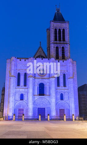 La facciata esterna della Basilica di Saint Denis, Saint-Denis, Parigi, Francia Foto Stock