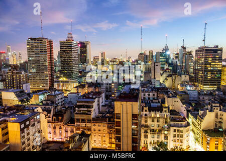 Buenos Aires Argentina, Monserrat, skyline della città, edifici, grattacieli, tetti, antenna, luci di avvertimento aereo, vista dallo Sheraton Libertador Hotel, crepuscolo, Foto Stock