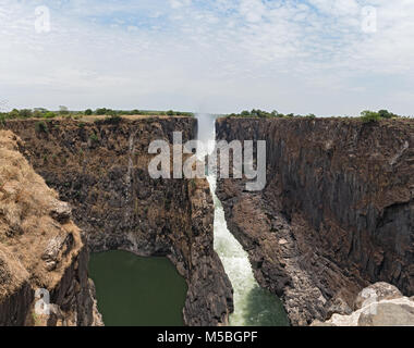 Le Victoria Falls nello Zambia Zimbabwe alla fine della stagione secca Foto Stock