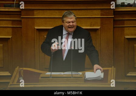 Atene, Grecia. Il 21 febbraio, 2018. Evangelos Venizelos vice del PASOK e la coalizione democratica, ex vice primo ministro ed ex ministro delle Finanze, durante il suo discorso in Parlamento ellenica. Credito: Dimitrios Karvountzis/Pacific Press/Alamy Live News Foto Stock