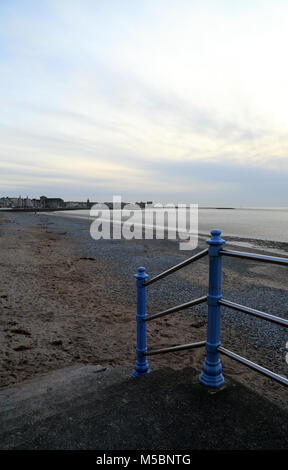 Vista di Morecambe e spiaggia da Marine Road West, Morecambe, Lancashire, Regno Unito Foto Stock