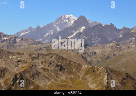 Il Mont Blanc, la vetta più alta in europa, visto dal lato svizzero (est). Foto Stock