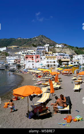 Sant Angelo beach, sull'isola di Ischia, Italia, Europa Foto Stock