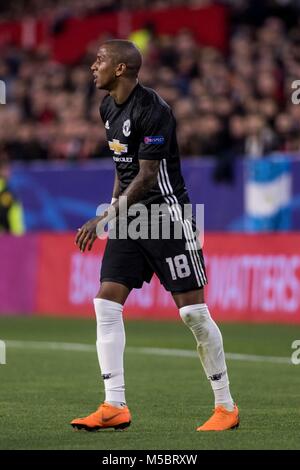 Siviglia, Spagna - 21 febbraio: Ashley giovani di Manchester in azione durante la UEFA Champions League Round di 16 prima gamba match tra Sevilla FC e il Manchester United a Estadio Ramon Sanchez Pizjuan il 21 febbraio 2018 a Siviglia, Spagna. (Foto di MB Media/Getty Images) Foto Stock