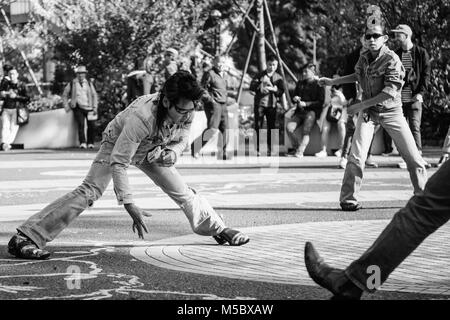 Rockabilly dancers a Yoyogi Park Harajuku, Tokyo Foto Stock