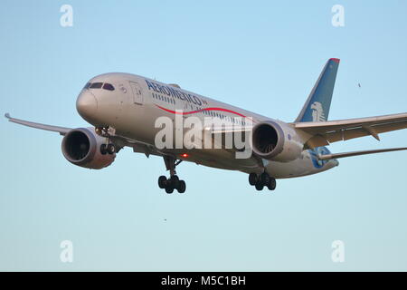 Aeromexico Boeing 787 Dreamliner N961AM atterraggio all'Aeroporto Heathrow di Londra, Regno Unito Foto Stock
