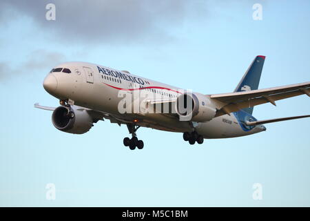 Aeromexico Boeing 787 Dreamliner N961AM atterraggio all'Aeroporto Heathrow di Londra, Regno Unito Foto Stock