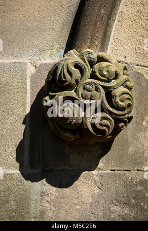 Dettagli in pietra a St James Church, Taxal vicino Whaley Bridge, Derbyshire, in Inghilterra. Foto Stock