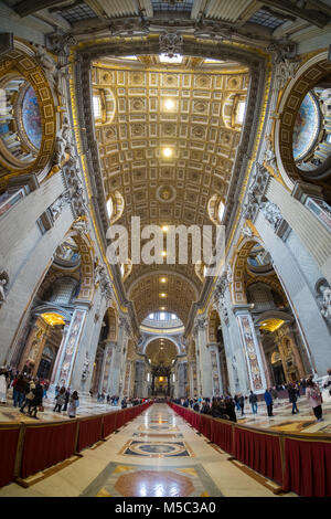 La Basilica di San Pietro interno in Roma, Italia Foto Stock