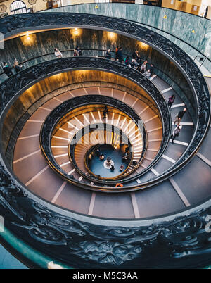 La scala a chiocciola in Musei Vaticani Foto Stock