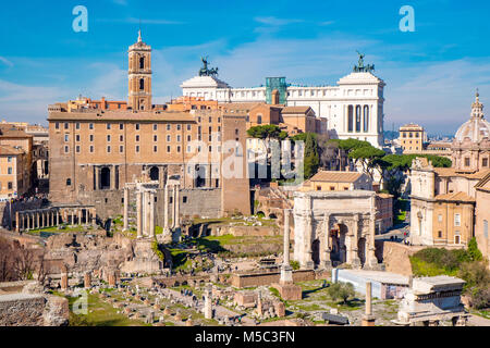 Le antiche rovine del Foro Romano a Roma, Italia Foto Stock