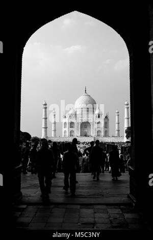 Cancello di ingresso al Taj Mahal, Agra, Uttar Pradesh, India Foto Stock