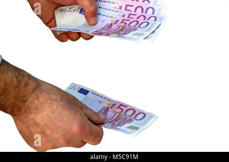 500 di conteggio delle banconote in euro su sfondo bianco. Imprenditore 500 di conteggio delle banconote in euro. Unione europea valuta. Contare il denaro. Business. Foto Stock