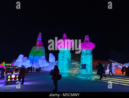 Scene notturne dal Harbin Ice Festival, Heilongjiang, Cina Foto Stock