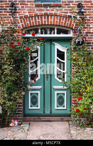 Porta della casa di paglia in villaggio Keitum sul nord isola frisone Sylt, Germania Foto Stock