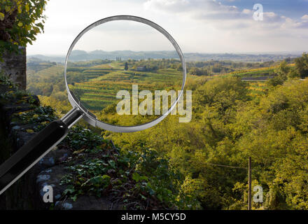 Tipico paese italiano il paesaggio è sotto la lente di ingrandimento Foto Stock