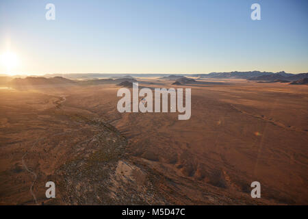 Foto aerea, vista dalla mongolfiera, Tsaris mountains, Kulala deserto riserva, Namib Desert, Regione di Hardap, Namibia Foto Stock