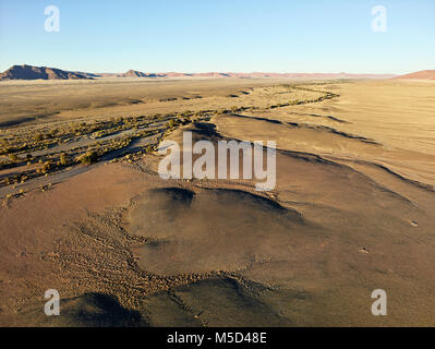 Foto aerea, vista dalla mongolfiera, Tsaris mountains, Kulala deserto riserva, Namib Desert, Regione di Hardap, Namibia Foto Stock