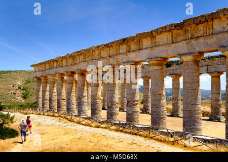 Tempio greco di Segesta complessa, provincia di Trapani, Sicilia, Italia Foto Stock