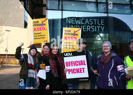 Università di Newcastle, Regno Unito, 22 febbraio 2018. Docenti universitari prendere azione industriale in tutto il regno unito su una riga sulle pensioni, Università di Newcastle, Regno Unito, 22 febbraio 2018, David Whinham/Alamy Live News Foto Stock