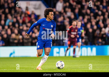 Londra, Inghilterra - 20 febbraio: Willian (22) del Chelsea durante la UEFA Champions League Round di 16 prima gamba match tra Chelsea FC ed FC Barcelona a Stamford Bridge il 20 febbraio 2018 a Londra, Regno Unito. Foto Stock