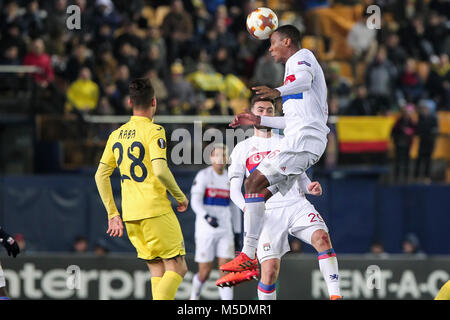 Villarreal, Spagna. Il 22 febbraio, 2018. Marcelo di Olympique Lyonnais (R) durante la UEFA Europa League round di 32 seconda gamba partita di calcio tra Villarreal CF vs Olympique Lyonnais a La Ceramica Stadium il 10 febbraio 2018. Credito: Gtres Información más Comuniación on line, S.L./Alamy Live News Foto Stock