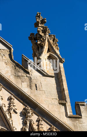 Chiudere il tetto e Pinnacle dettaglio della parte superiore della facciata ovest; la Cattedrale di Exeter, Exeter Devon, Inghilterra. Foto Stock