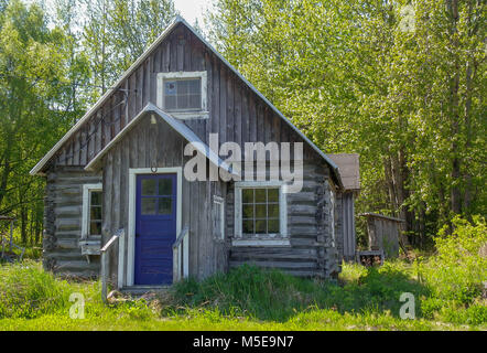 Rustico log cabin selvaggio dell'Alaska Foto Stock