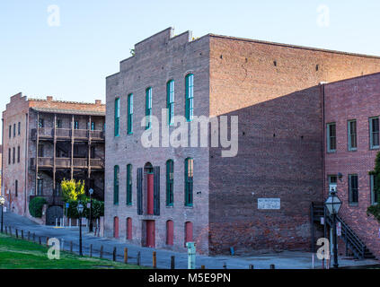Vintage Multi-storia edifici in mattoni Foto Stock