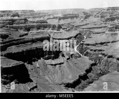 Grand Canyon HistoricPima punto vista del canyon guardando ad ovest. SOUTH RIM, il Parco Nazionale del Grand Canyon. Dal punto PIMA. Foto Stock