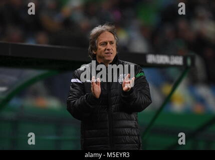 Lisbona, Portogallo. Il 22 febbraio, 2018. Head Coach di Sporting reagisce durante l'Europa League Soccer match tra Sporting CP e FC Astana al Jose Alvalade stadium di Lisbona, in Portogallo, il 22 febbraio, 2018. La partita si è conclusa con un 3-3 cravatta. Credito: Zhang Liyun/Xinhua/Alamy Live News Foto Stock