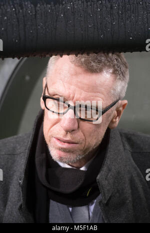 22 febbraio 2018, l'Italia, Bergamo: Calcio, UEFA Europa League, Round di 32, seconda gamba: Atalanta bergamo vs Borussia Dortmund. Dortmund allenatore Pietro Stoeger. Foto: Bernd Thissen/dpa Foto Stock