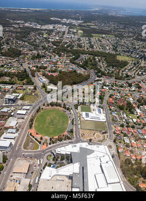 Vista aerea di aree residenziali di Newcastle e lago Macquarie. Charlestown Whitebridge e Gateshead surburbs guardando a sud verso Readhead Beach Foto Stock